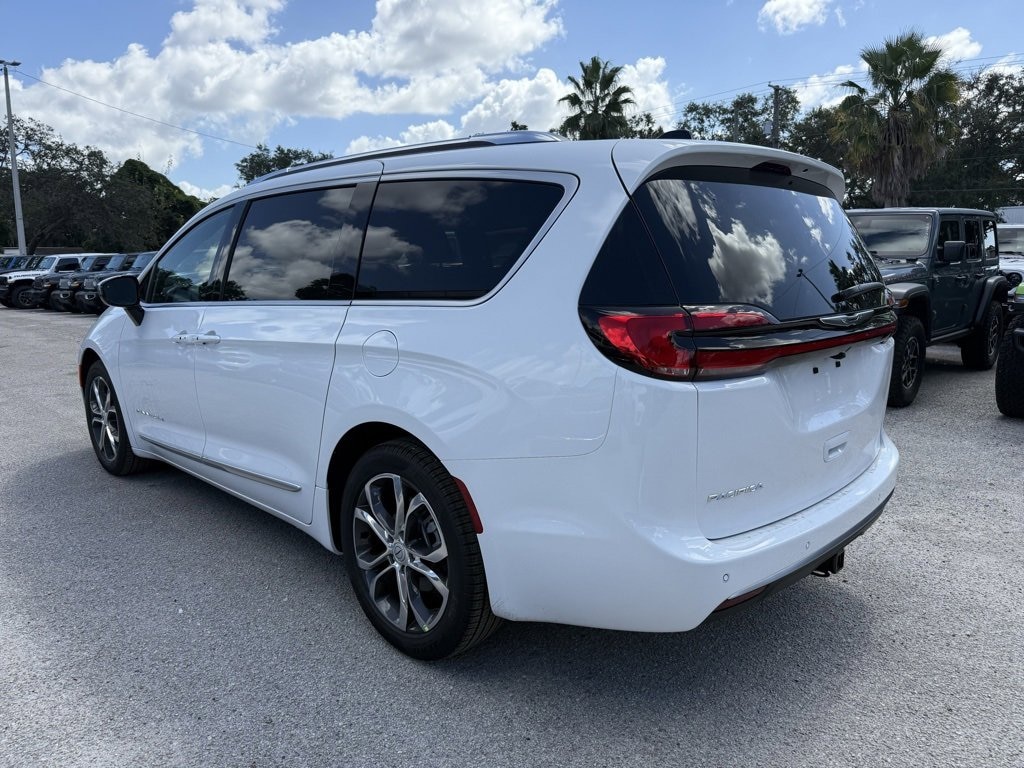 New 2026 Chrysler Pacifica PINNACLE Passenger Van