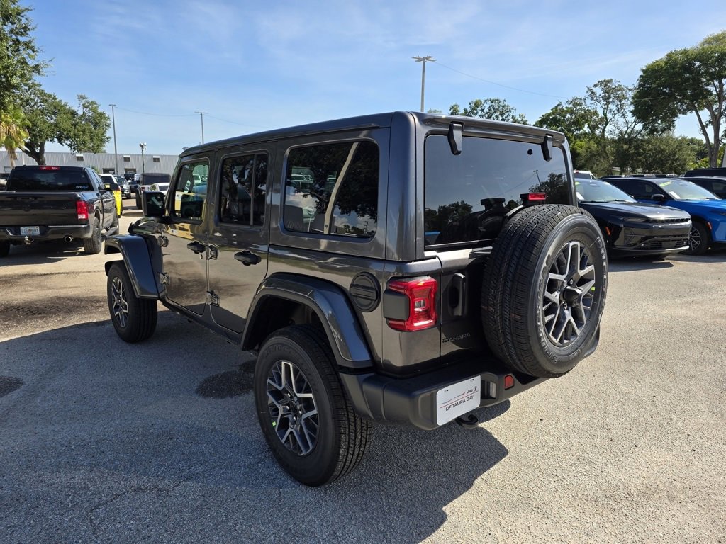 2025 Jeep Wrangler Sahara photo 4