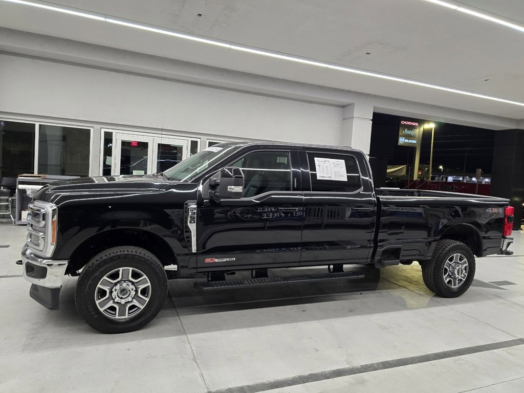 2023 Ford F-350 Lariat photo 3