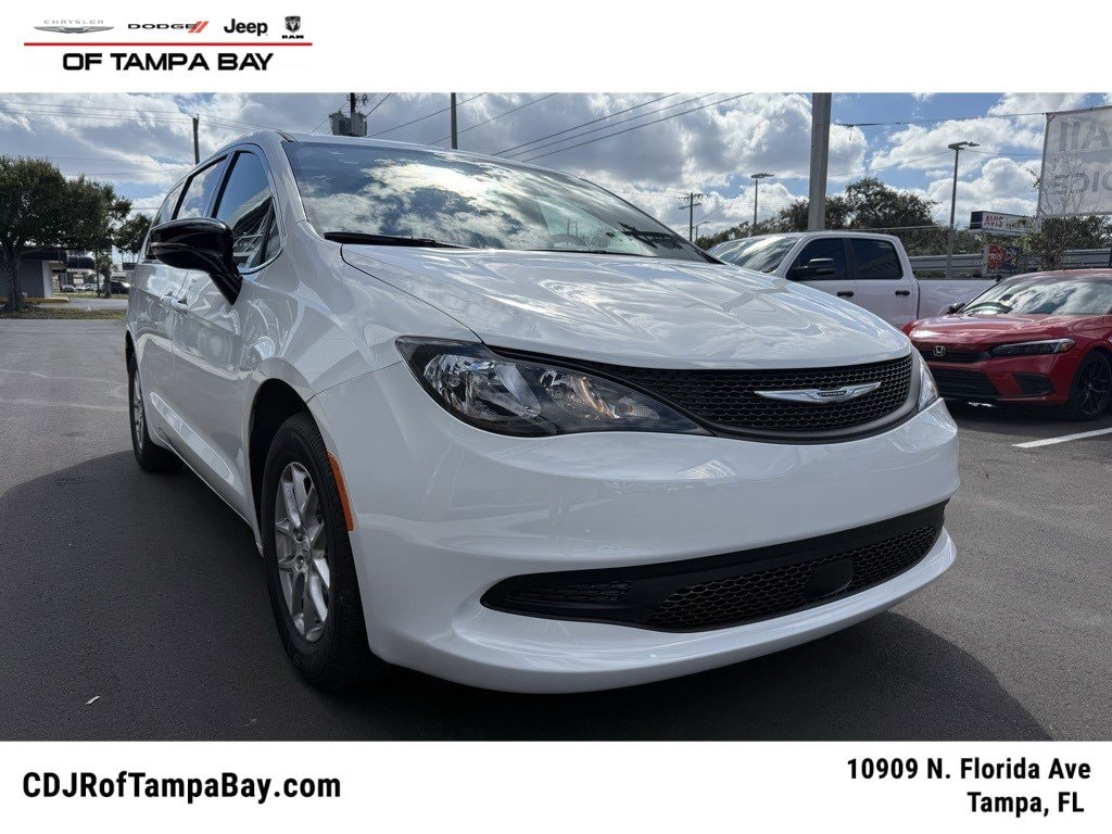 2026 Chrysler Voyager LX's photo