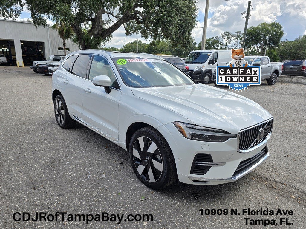 2023 Volvo XC60 Recharge T8 Ultimate Bright Theme