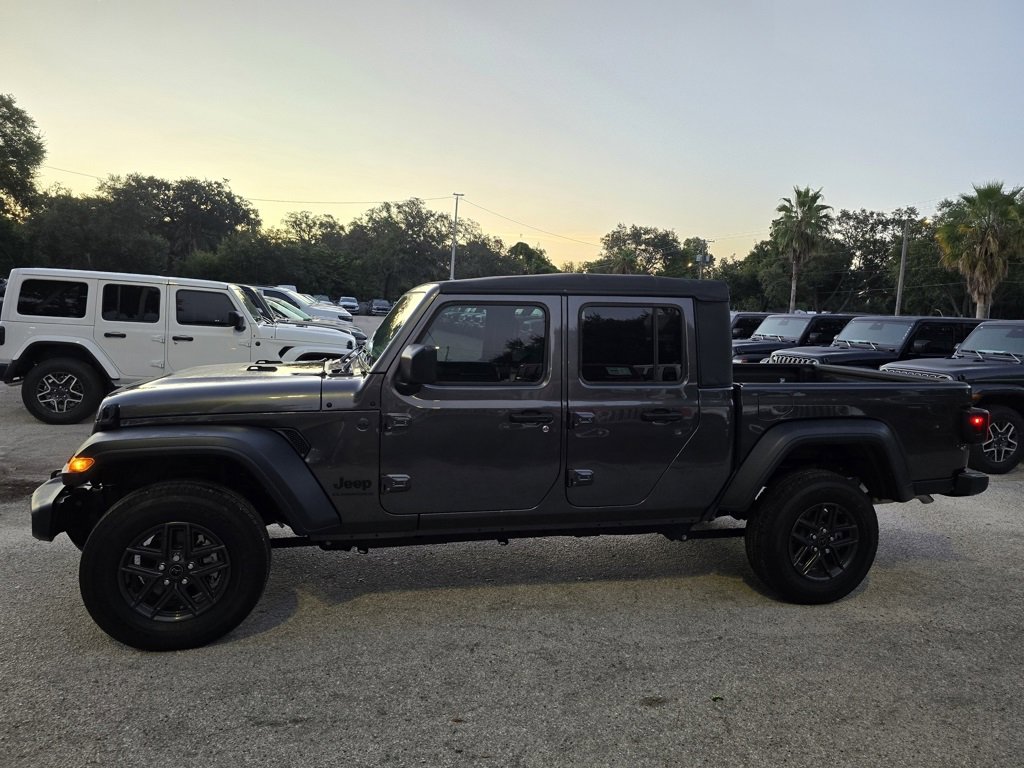 2025 Jeep Gladiator Sport S photo 3