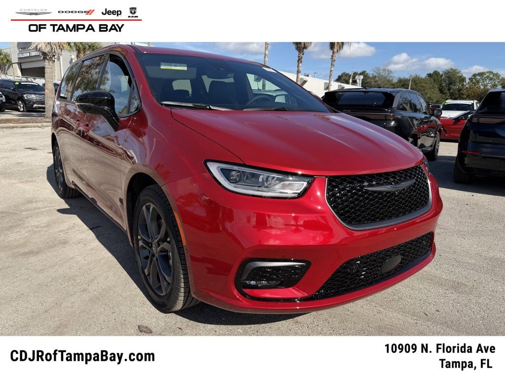 2026 Chrysler Pacifica Select's photo