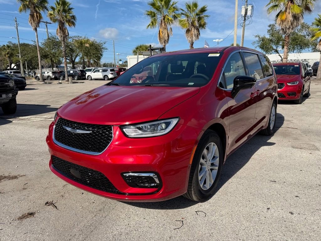 New 2026 Chrysler Pacifica SELECT Passenger Van