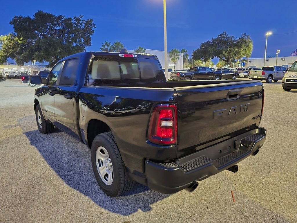 New 2026 Ram 1500 TRADESMAN CREW CAB 4X4 5'7 BOX Pickup
