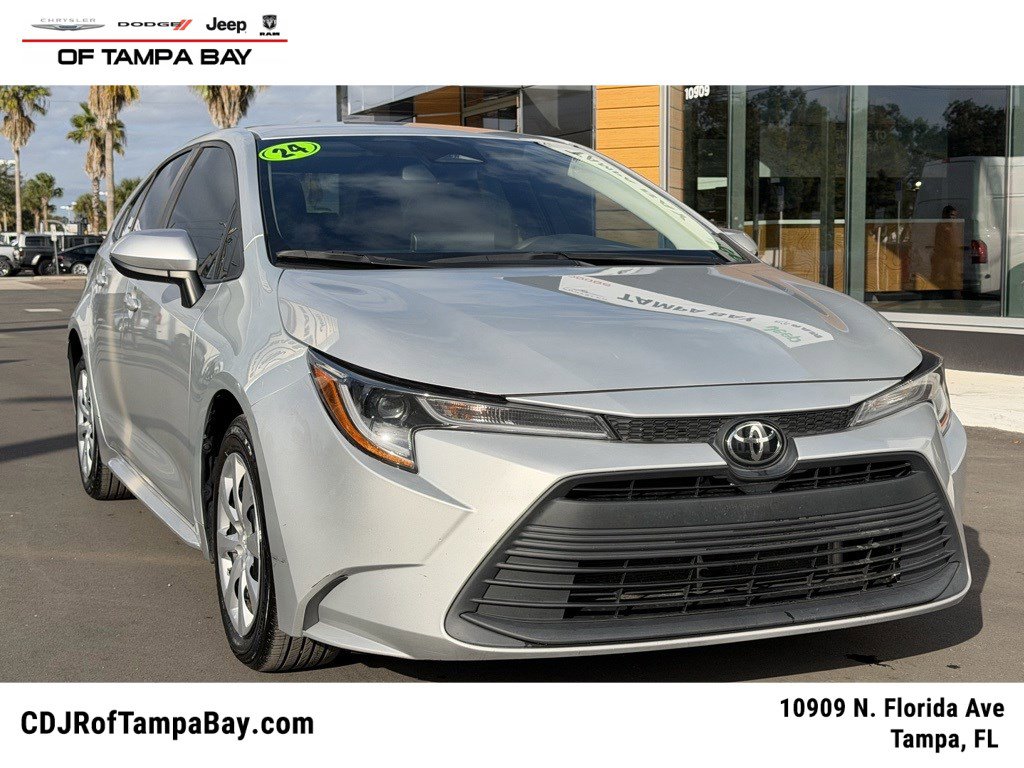 2024 Toyota Corolla LE's photo