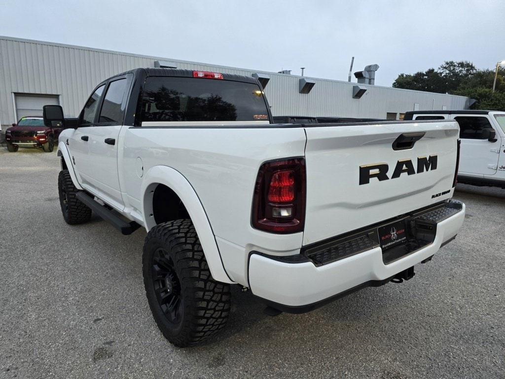 New 2025 Ram 2500 BIG HORN CREW CAB 4X4 6'4 BOX Pickup