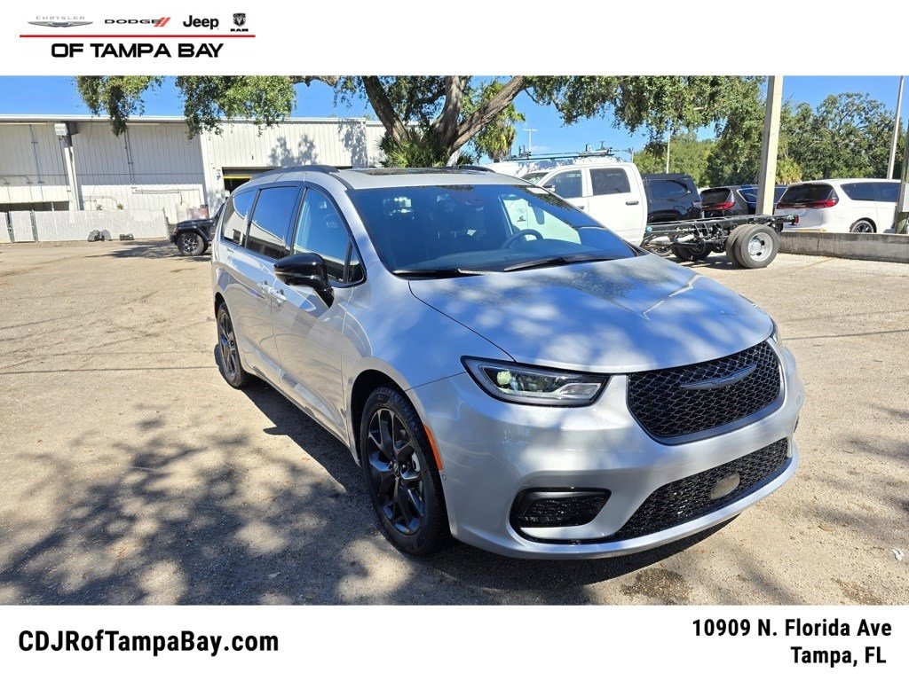 New 2026 Chrysler Pacifica LIMITED Passenger Van