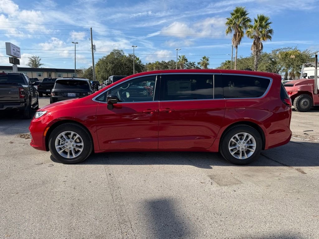 New 2026 Chrysler Pacifica SELECT Passenger Van