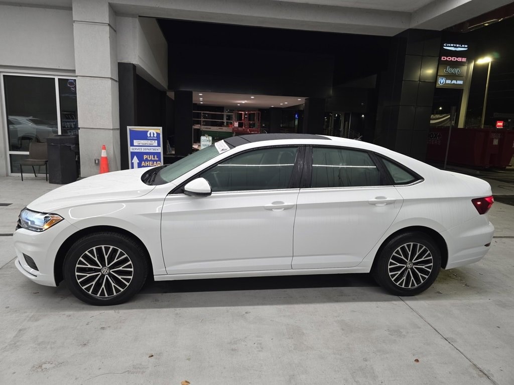 Used 2021 Volkswagen Jetta SE SE Auto