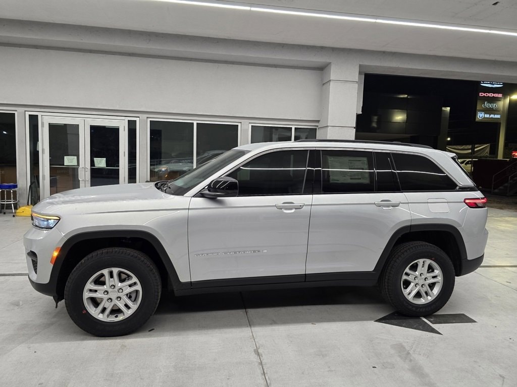 New 2025 Jeep Grand Cherokee LAREDO 4X2 Sport Utility