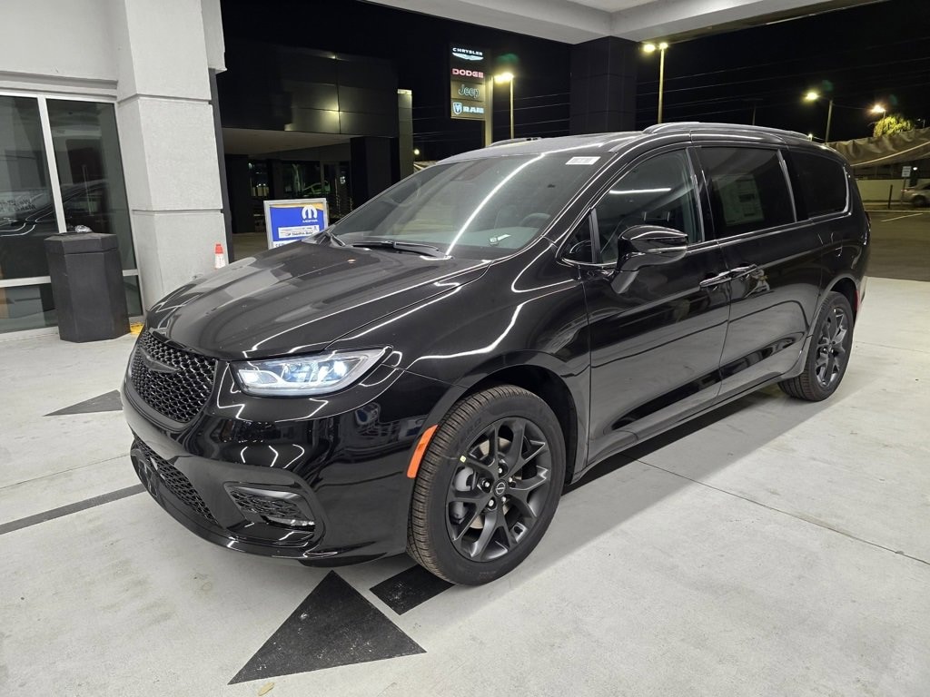 New 2026 Chrysler Pacifica LIMITED AWD Passenger Van