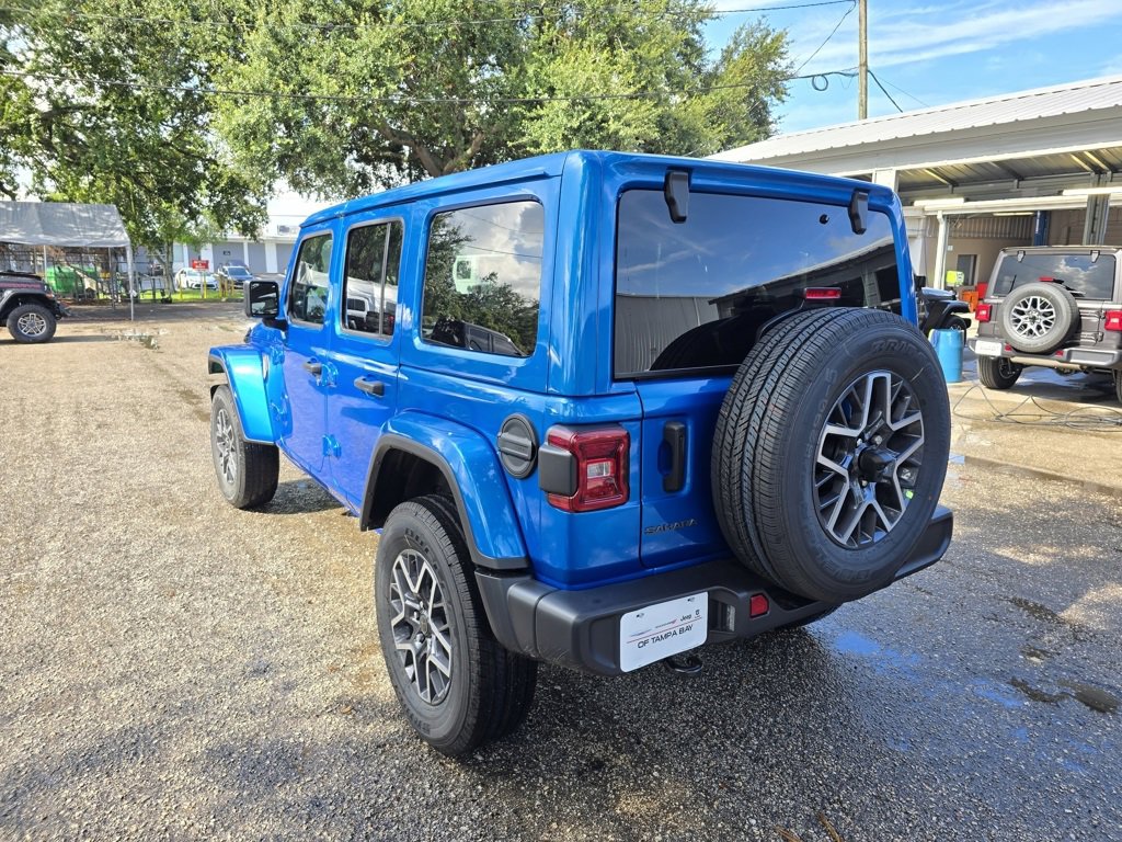 2025 Jeep Wrangler Sahara photo 4