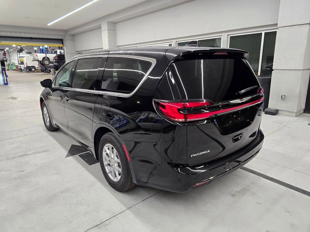 New 2026 Chrysler Pacifica SELECT Passenger Van