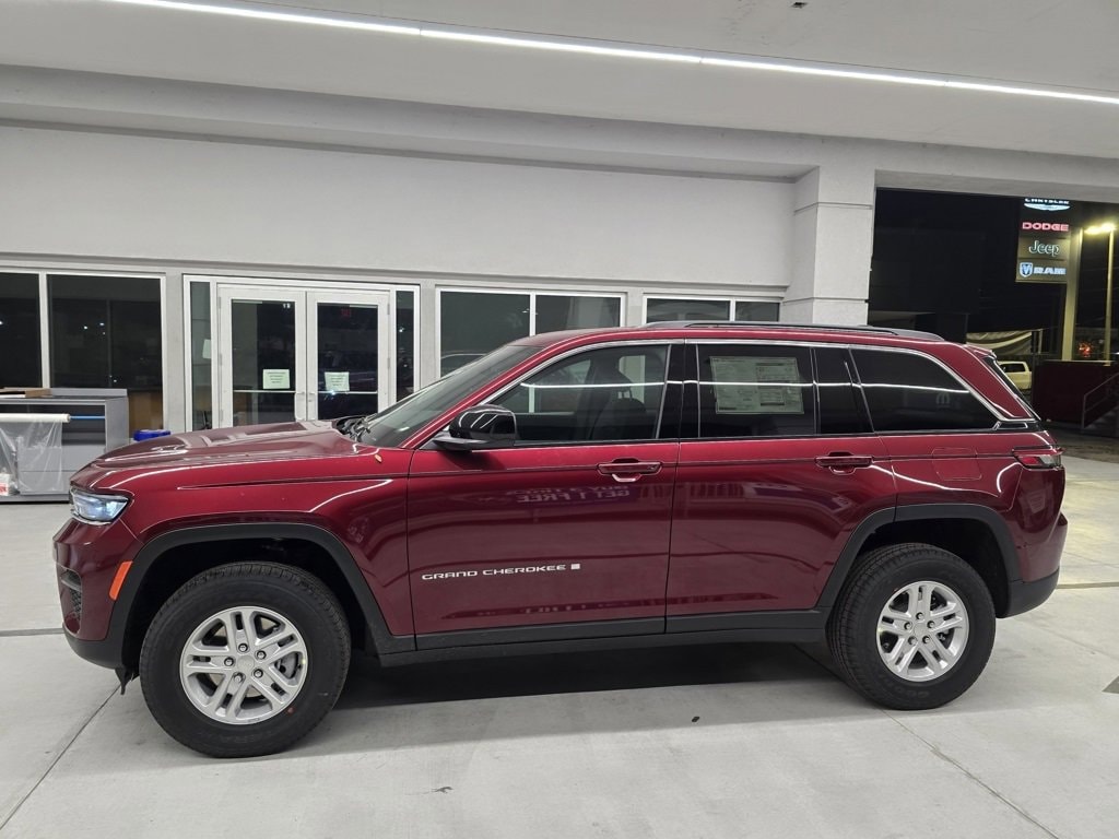 New 2025 Jeep Grand Cherokee LAREDO 4X2 Sport Utility