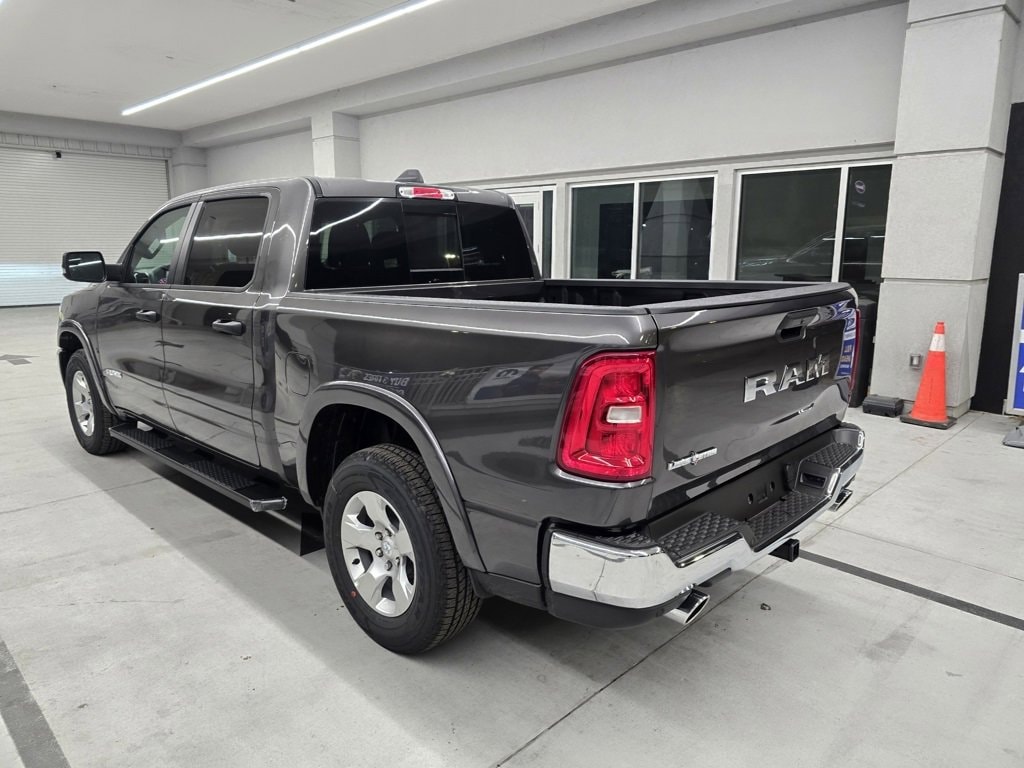 New 2026 Ram 1500 LONE STAR CREW CAB 4X2 5'7 BOX Pickup