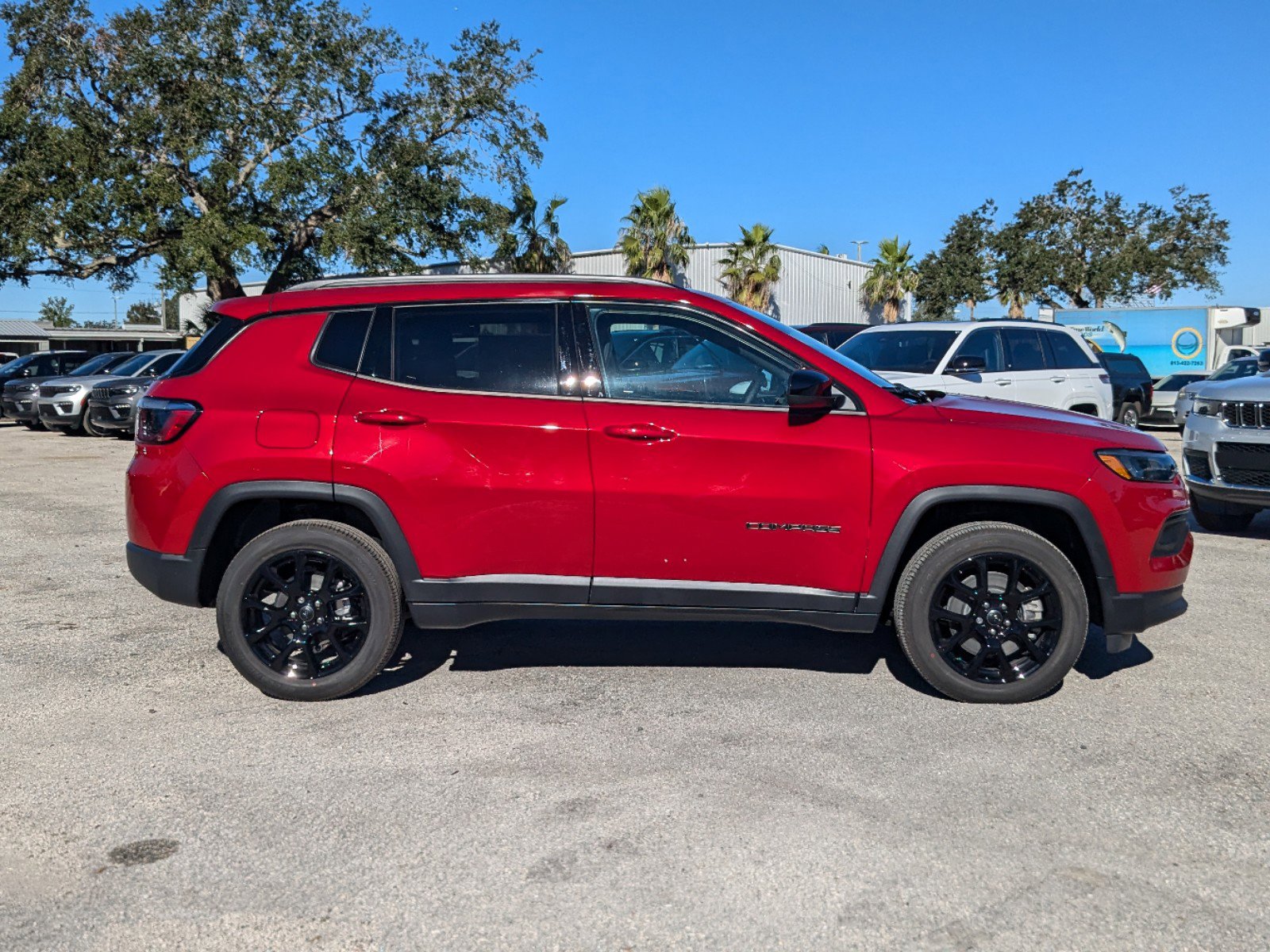 2025 Jeep Compass Latitude photo 3