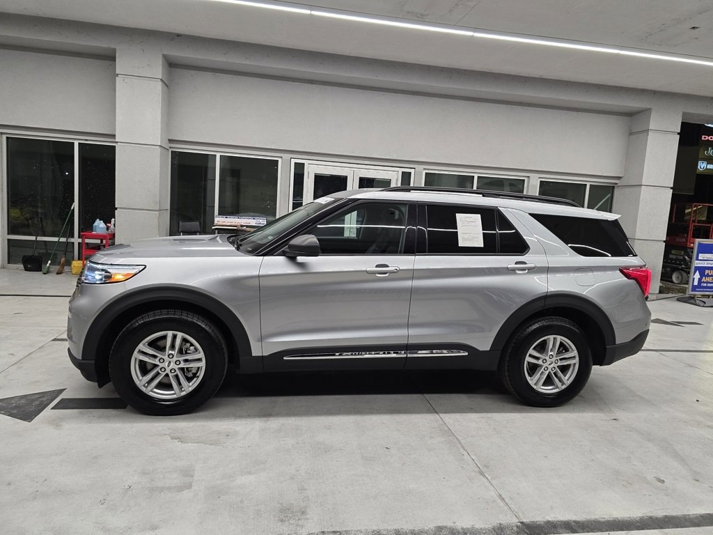 2024 Ford Explorer XLT photo 2
