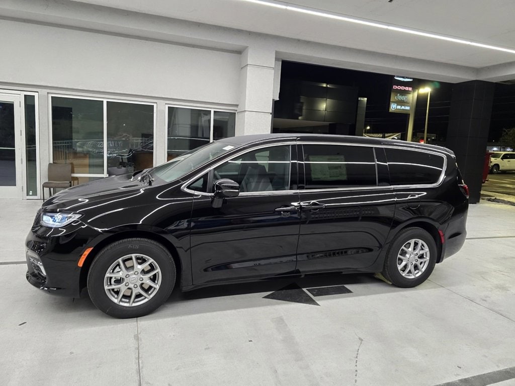 New 2026 Chrysler Pacifica SELECT Passenger Van