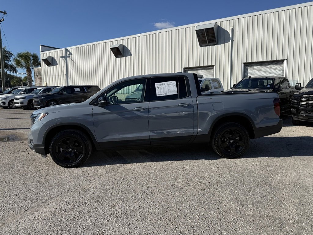 2024 Honda Ridgeline Black Edition photo 3