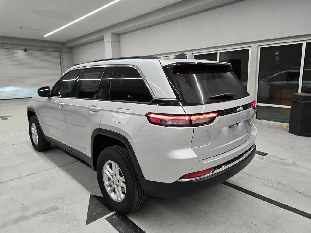 New 2025 Jeep Grand Cherokee LAREDO 4X2 Sport Utility