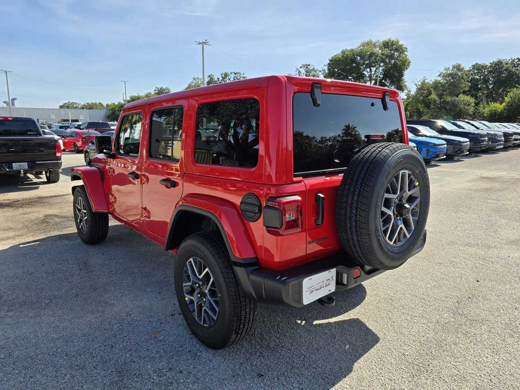 2025 Jeep Wrangler Sahara photo 4