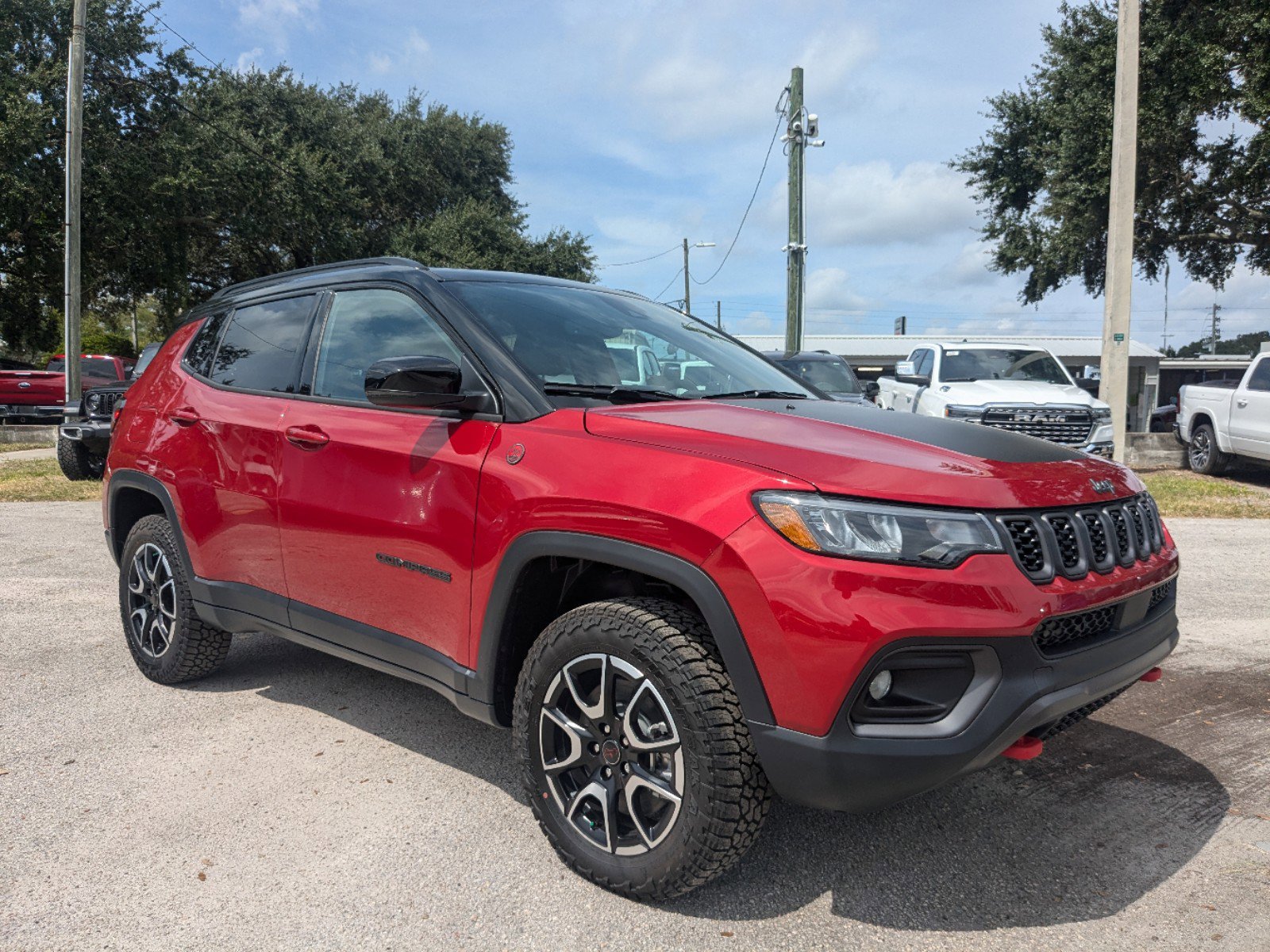 2025 Jeep Compass Trailhawk photo 2