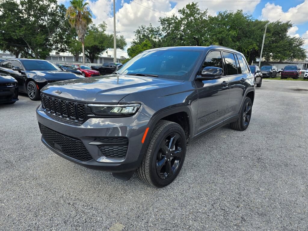 New 2025 Jeep Grand Cherokee ALTITUDE 4X2 Sport Utility
