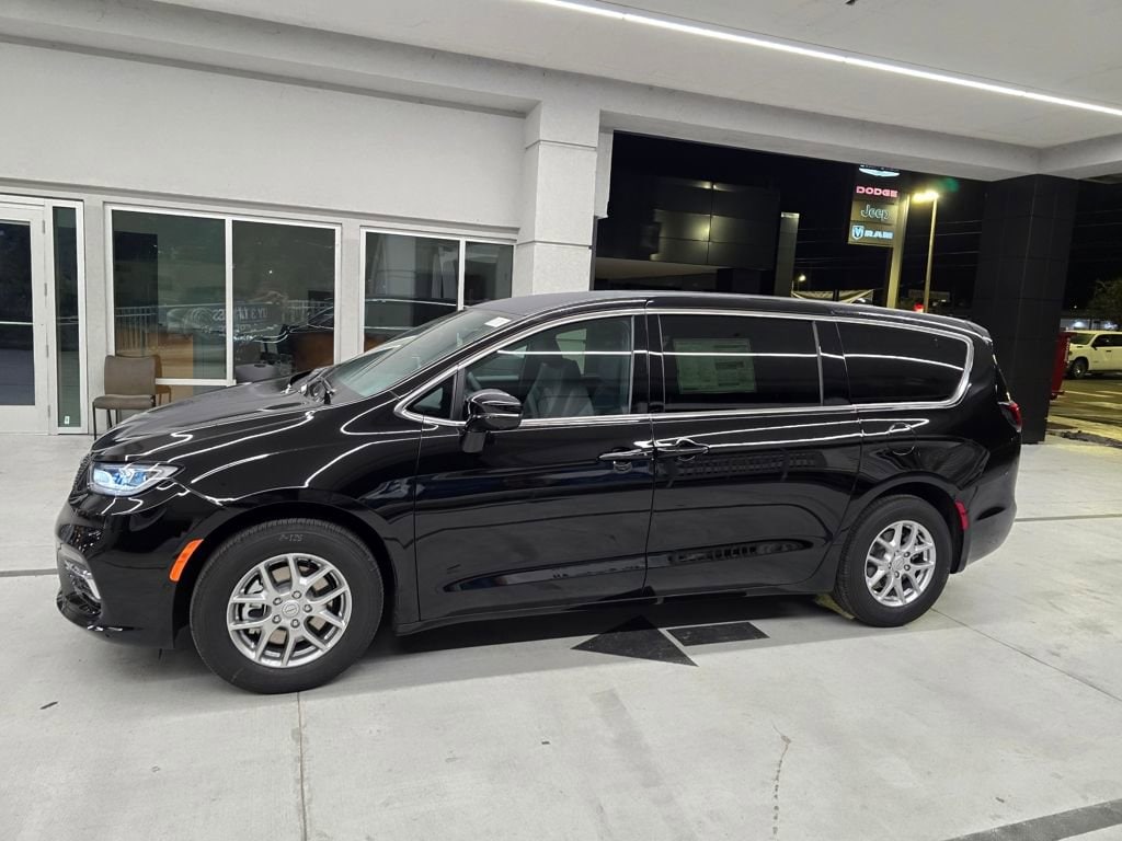 New 2026 Chrysler Pacifica SELECT Passenger Van
