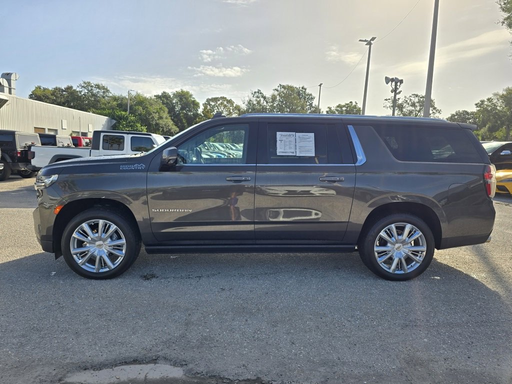2021 Chevrolet Suburban High Country photo 3