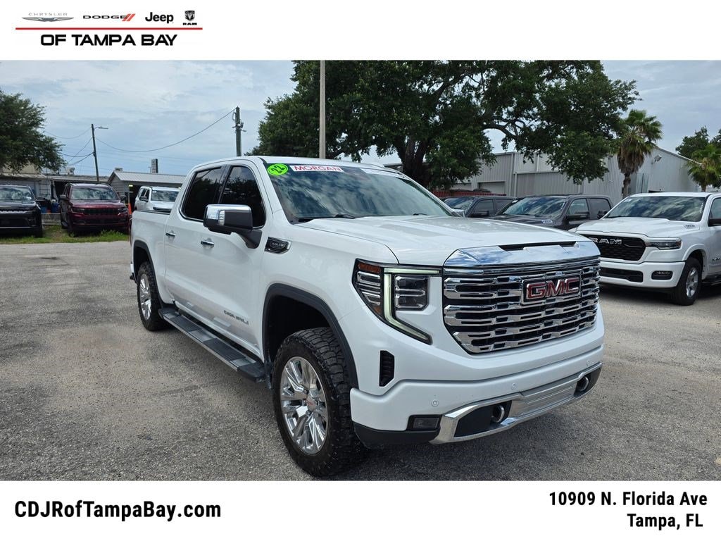 2022 GMC Sierra 4WD Crew Cab Short Box Denali's photo