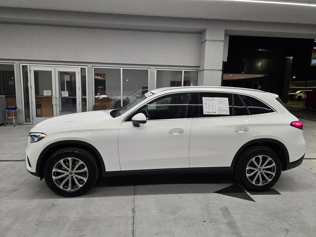 2024 Mercedes Benz GLC 300 photo 3