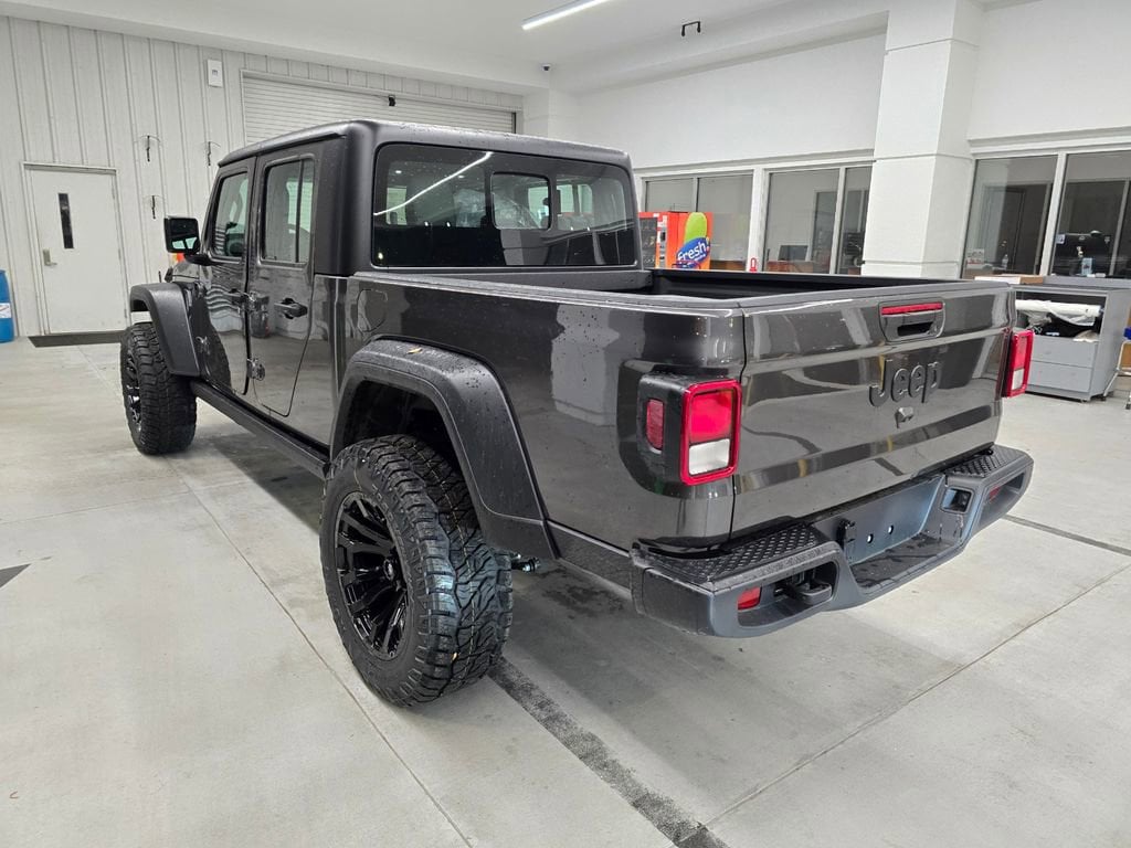New 2026 Jeep Gladiator SPORT 4X4 Pickup