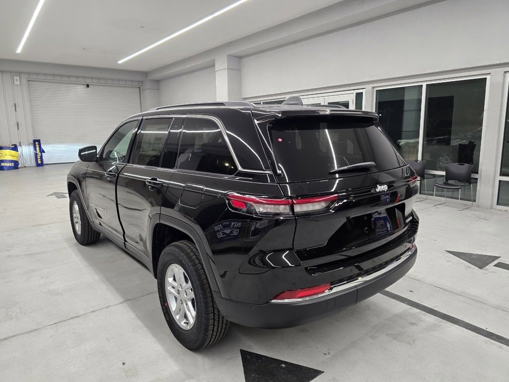 New 2025 Jeep Grand Cherokee LAREDO 4X2 Sport Utility
