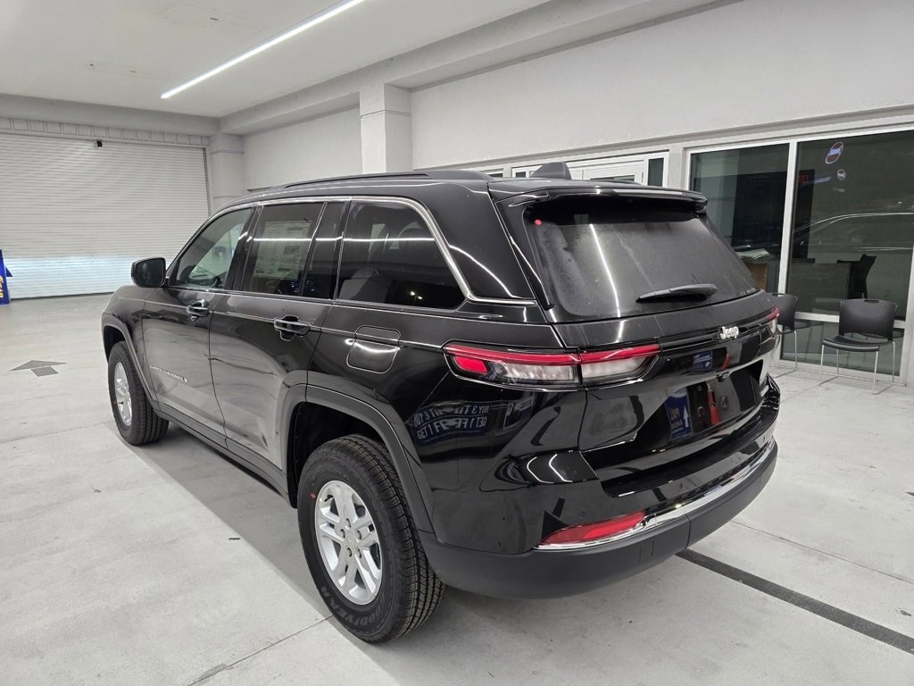 New 2025 Jeep Grand Cherokee LAREDO 4X2 Sport Utility