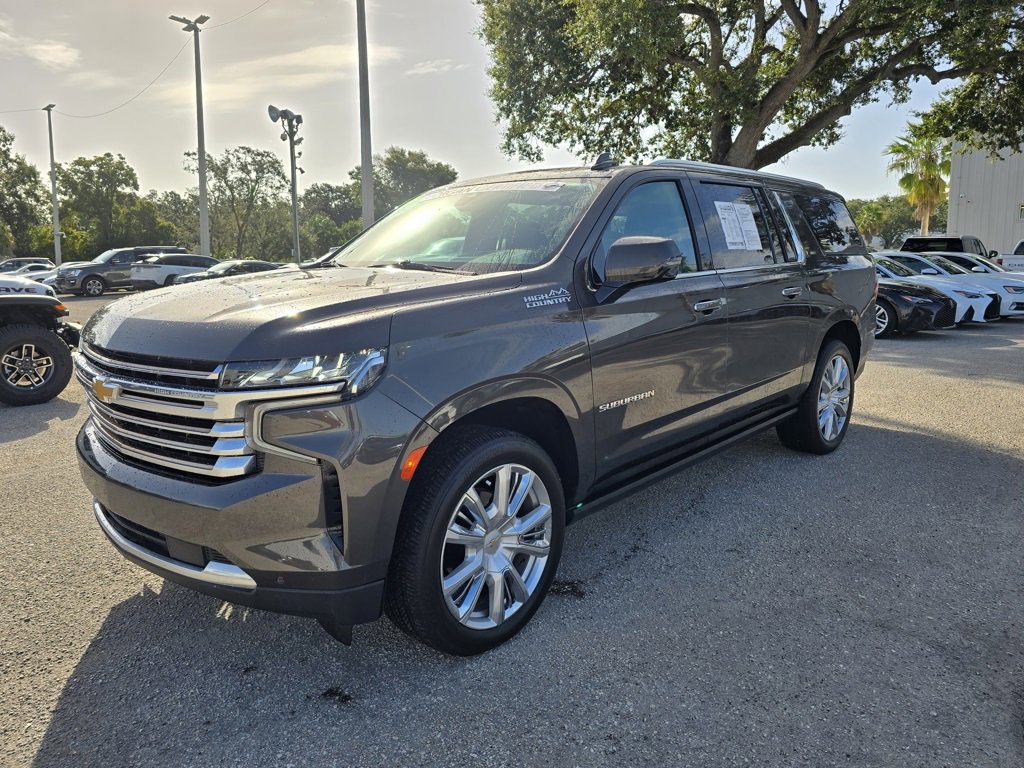 2021 Chevrolet Suburban High Country photo 2