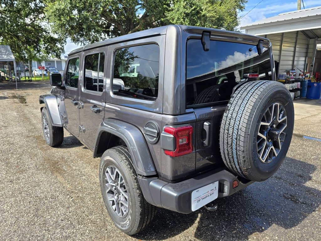 2025 Jeep Wrangler Sahara photo 4