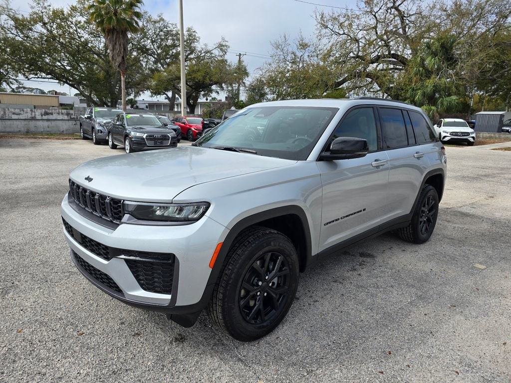 New 2026 Jeep Grand Cherokee LAREDO ALTITUDE 4X2 Sport Utility