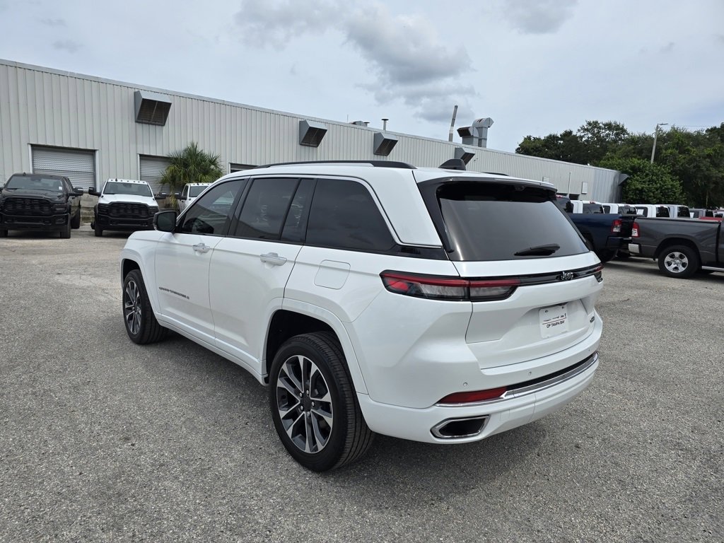 2023 Jeep Grand Cherokee Overland photo 4