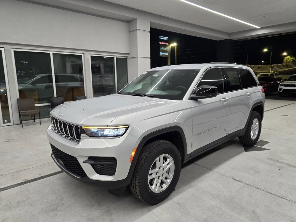 New 2025 Jeep Grand Cherokee LAREDO 4X2 Sport Utility