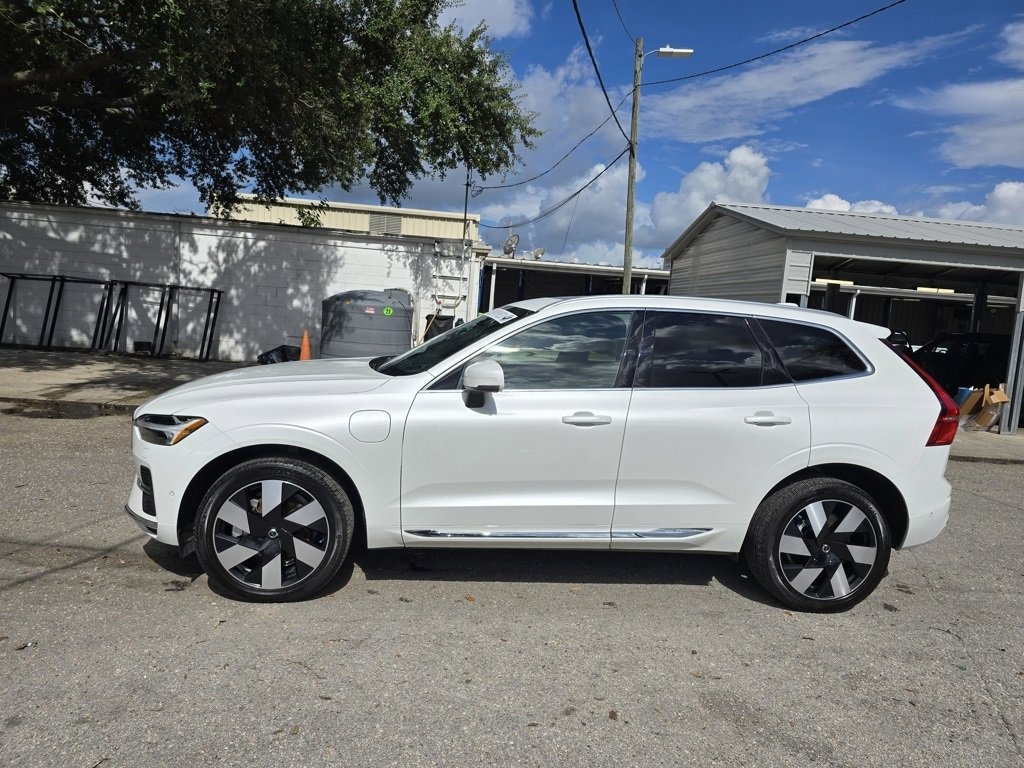 Used 2023 Volvo XC60 Recharge Plug-In Hybrid Ultimate Bright Theme T8 eAWD PHEV Ultimate Bright Theme