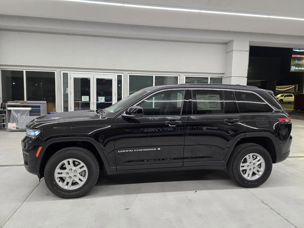 New 2025 Jeep Grand Cherokee LAREDO 4X2 Sport Utility