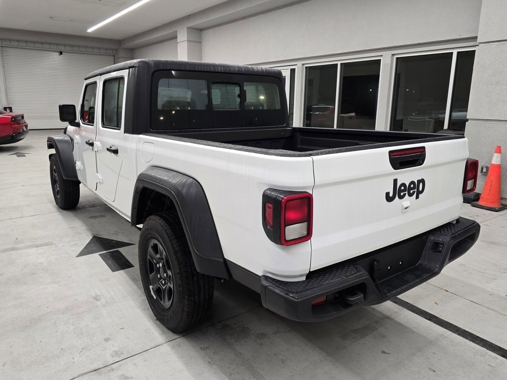 New 2025 Jeep Gladiator SPORT 4X4 Pickup
