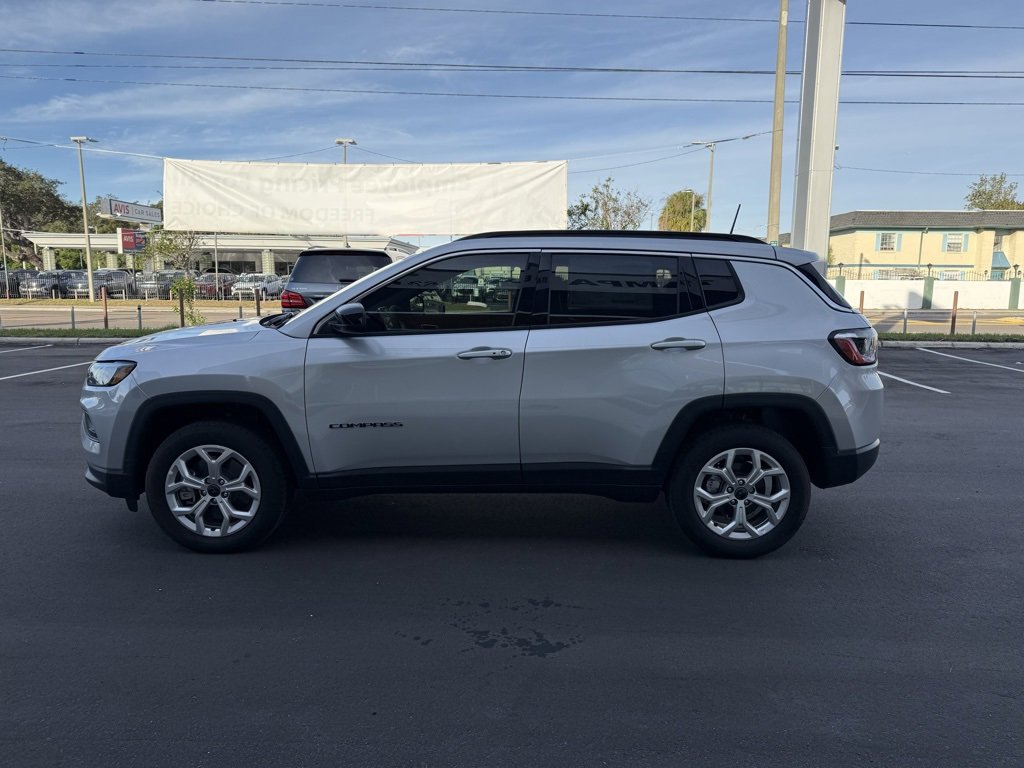 2025 Jeep Compass Latitude photo 2