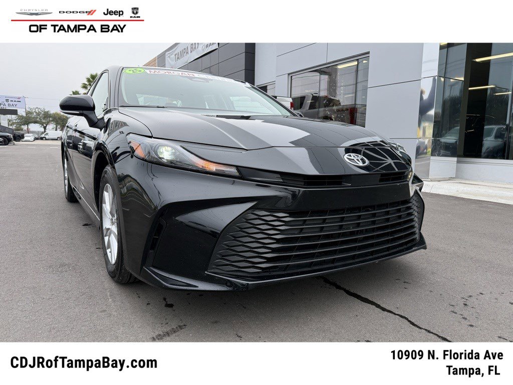 2025 Toyota Camry LE's photo