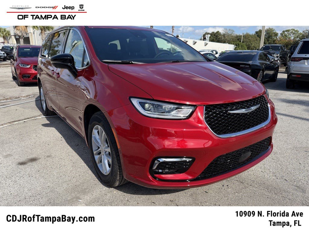 2026 Chrysler Pacifica Select's photo