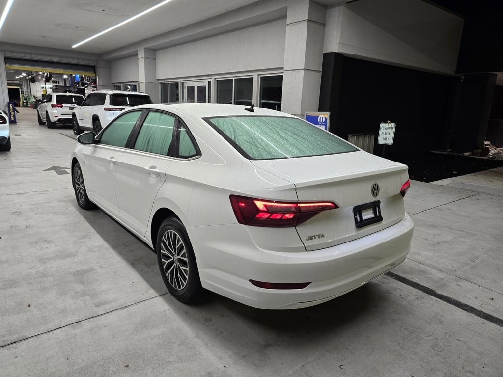 Used 2021 Volkswagen Jetta SE SE Auto