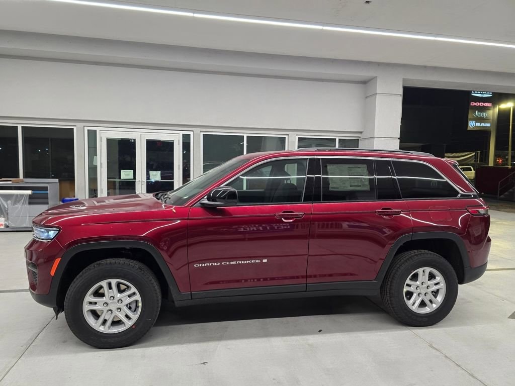 New 2025 Jeep Grand Cherokee LAREDO 4X2 Sport Utility