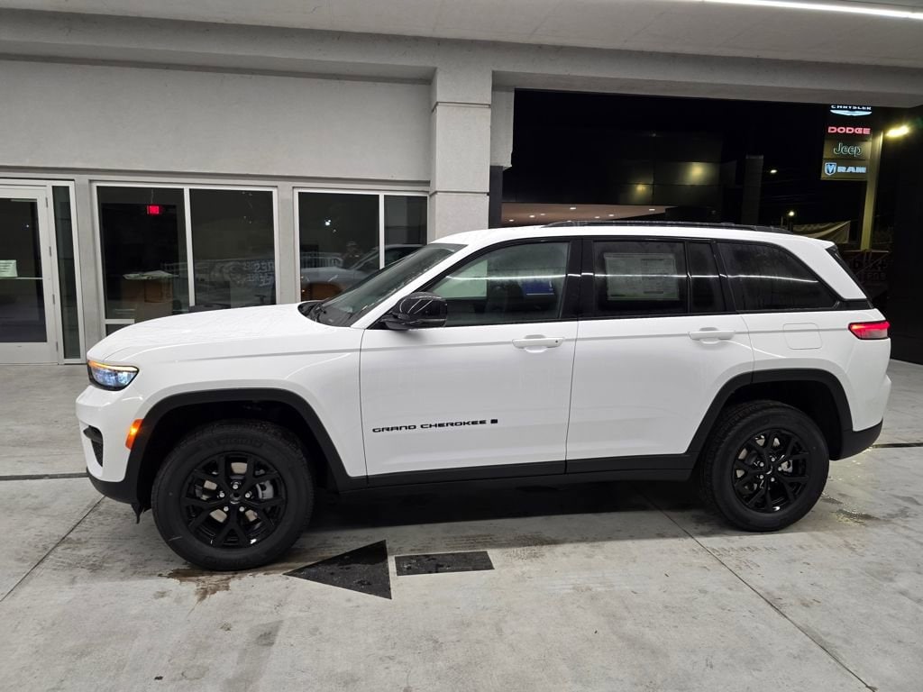 New 2025 Jeep Grand Cherokee ALTITUDE 4X2 Sport Utility
