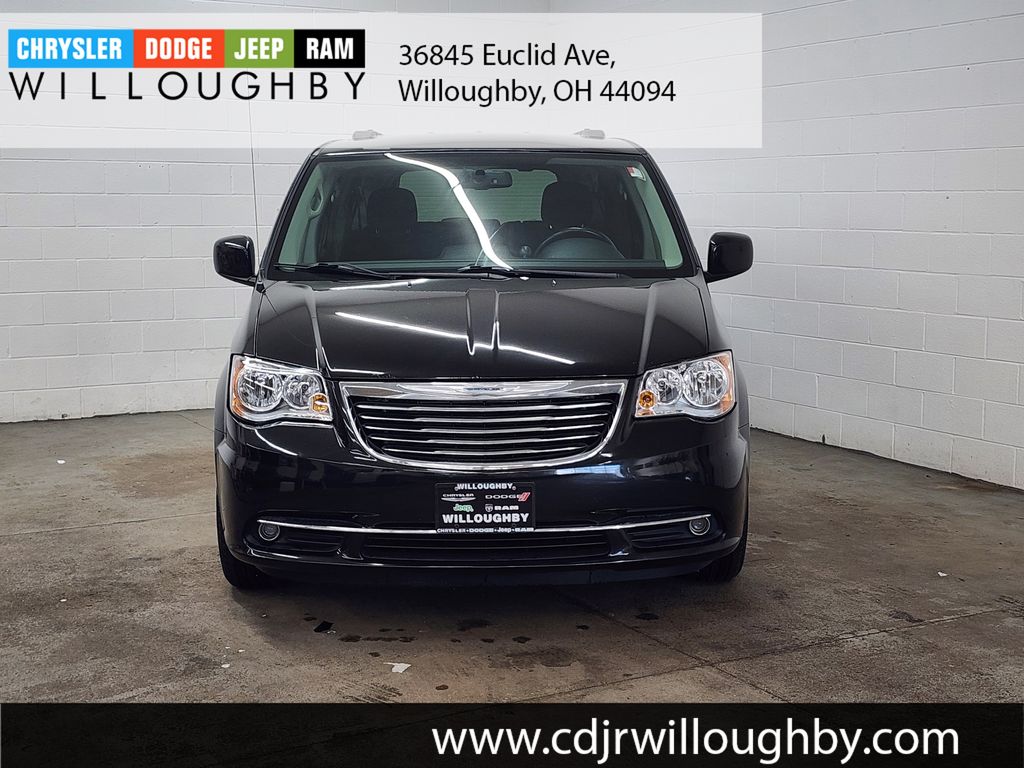 Used 2014 Chrysler Town & Country Touring with VIN 2C4RC1BG5ER346721 for sale in Willoughby, OH